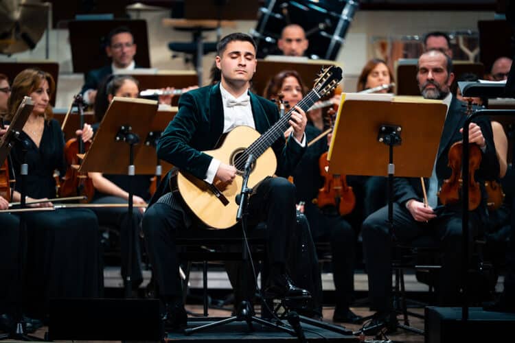 El guitarrista valenciano Ausiàs Parejo y la Orquesta Sinfónica RTVE protagonizarán ‘Los conciertos de La 2’ con obras de Rodrigo y Falla